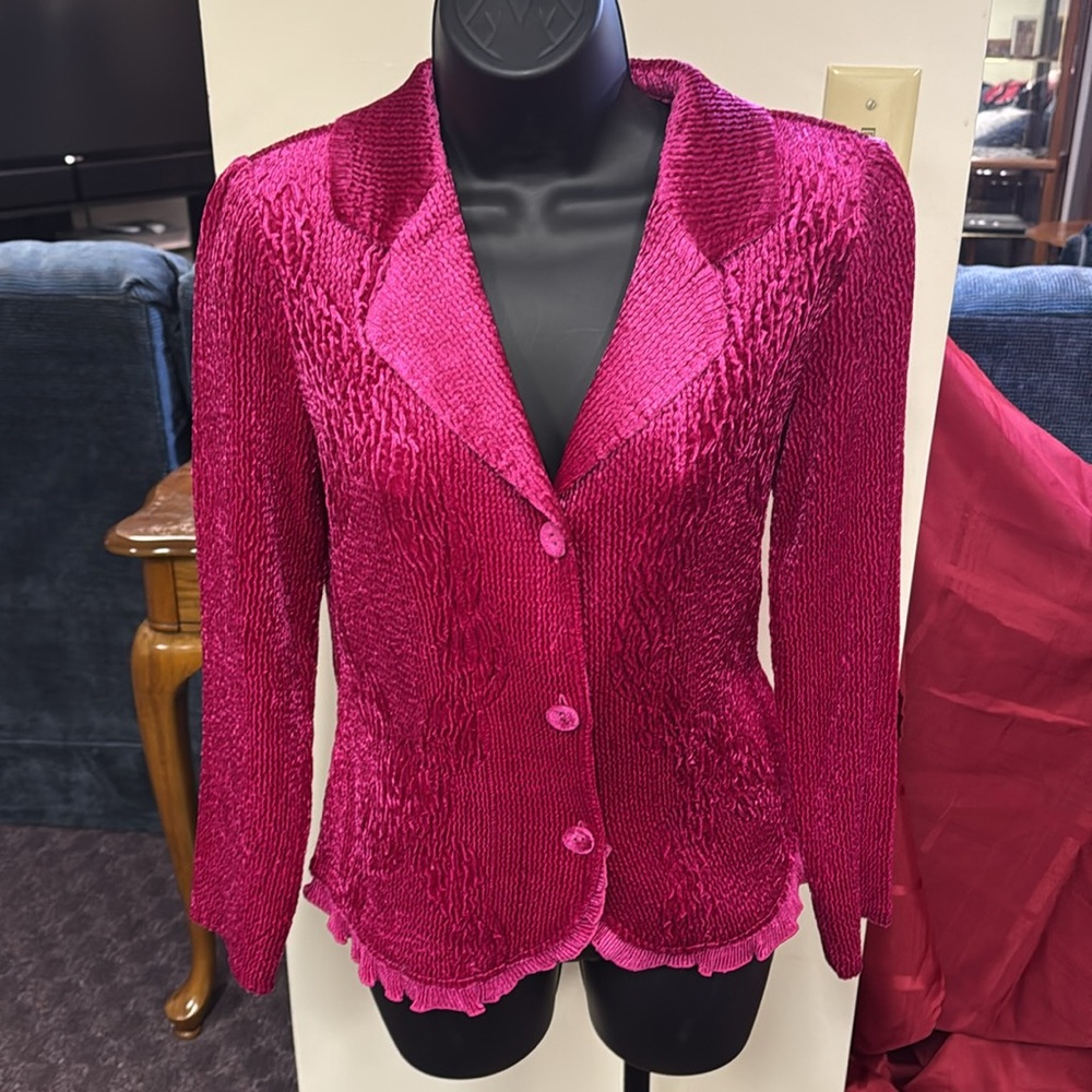A beautiful vintage pink blazer by Chico